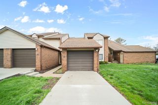 6540 Ridgefield Circle 204, West Bloomfield, MI 48322