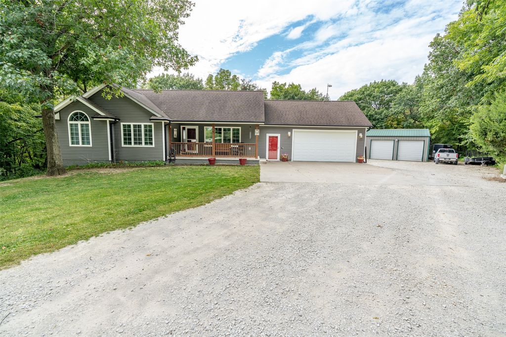 30421 Pueblo Court, Adel, IA 50003