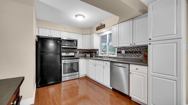 1437 Elm Court, Schererville, IN 46375