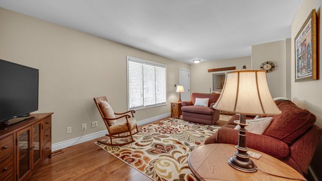 1437 Elm Court, Schererville, IN 46375