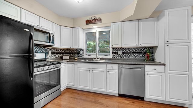 1437 Elm Court, Schererville, IN 46375