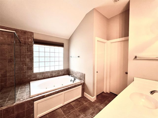 3731 Main Poplar Drive, Houston, TX 77025