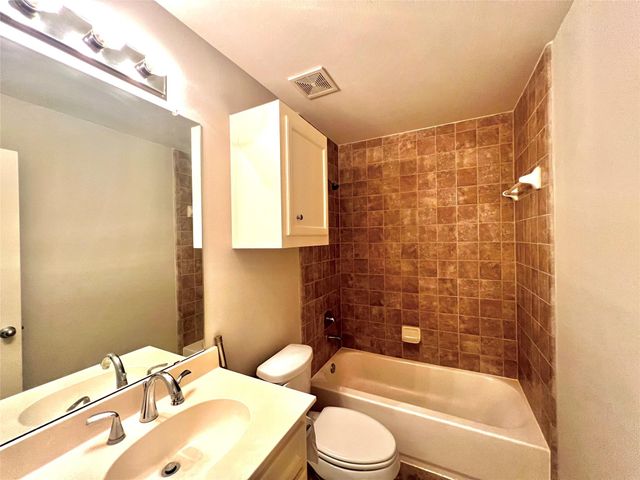 3731 Main Poplar Drive, Houston, TX 77025