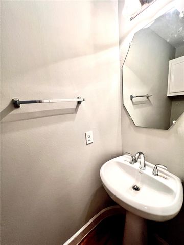 3731 Main Poplar Drive, Houston, TX 77025