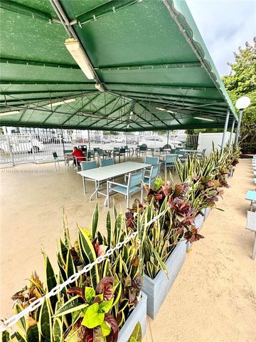 800 Parkview Dr 502, Hallandale Beach, FL 33009