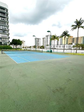 800 Parkview Dr 502, Hallandale Beach, FL 33009