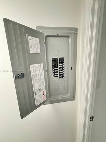 800 Parkview Dr 502, Hallandale Beach, FL 33009