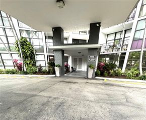 800 Parkview Dr 502, Hallandale Beach, FL 33009