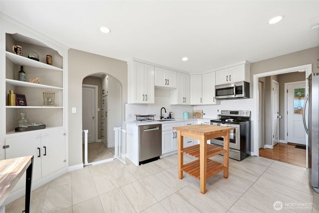 9725 Phinney Avenue N, Seattle, WA 98103
