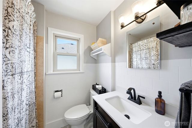 9725 Phinney Avenue N, Seattle, WA 98103