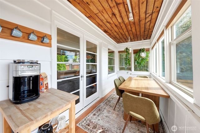 9725 Phinney Avenue N, Seattle, WA 98103