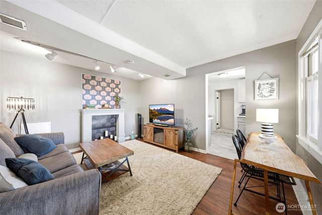 9725 Phinney Avenue N, Seattle, WA 98103