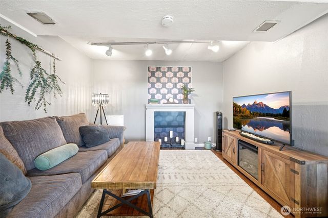 9725 Phinney Avenue N, Seattle, WA 98103