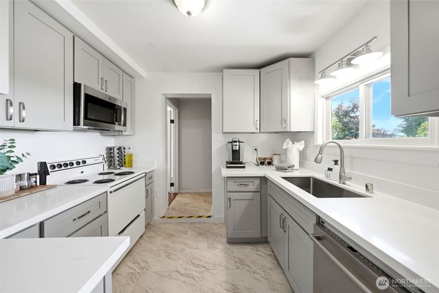9725 Phinney Avenue N, Seattle, WA 98103