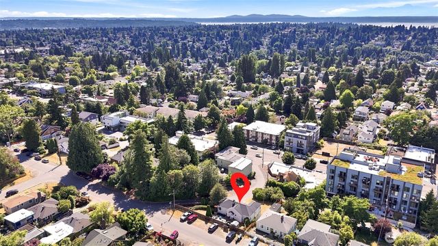 9725 Phinney Avenue N, Seattle, WA 98103
