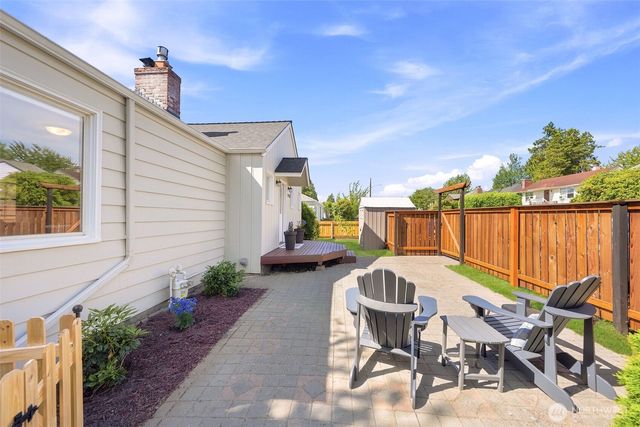 9725 Phinney Avenue N, Seattle, WA 98103
