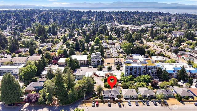 9725 Phinney Avenue N, Seattle, WA 98103