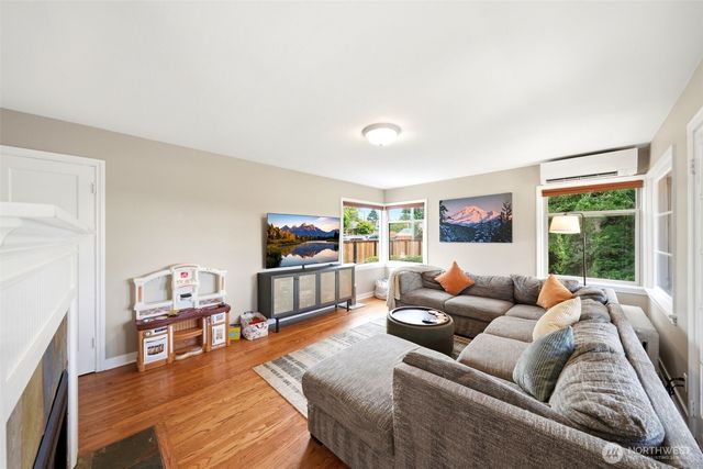9725 Phinney Avenue N, Seattle, WA 98103