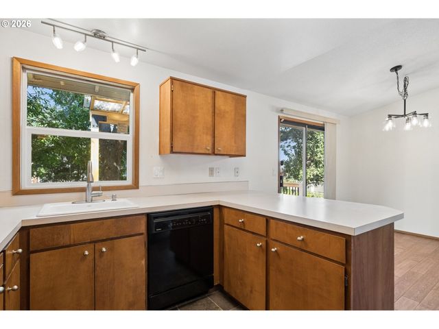7495 Sw 172ND Ave, Beaverton, OR 97007