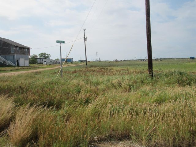 296 Nautilus Street, Sargent, TX 77414