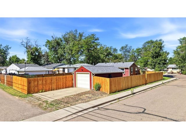 1346 Venice St, Longmont, CO 80501