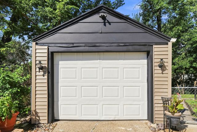 1268 E 33rd Court, Des Moines, IA 50317