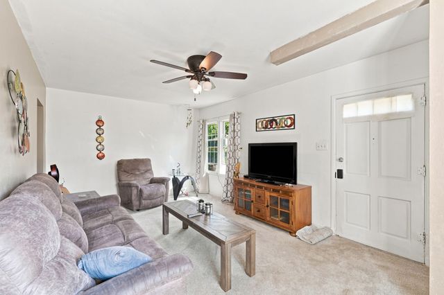 1268 E 33rd Court, Des Moines, IA 50317