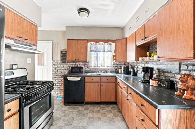 1268 E 33rd Court, Des Moines, IA 50317