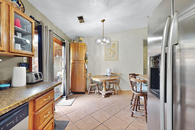 2040 Gomez Drive SW, Los Lunas, NM 87031