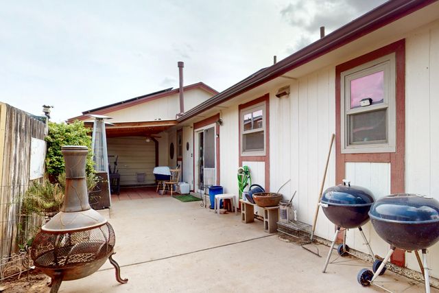 2040 Gomez Drive SW, Los Lunas, NM 87031