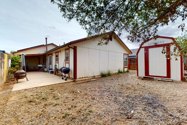 2040 Gomez Drive SW, Los Lunas, NM 87031