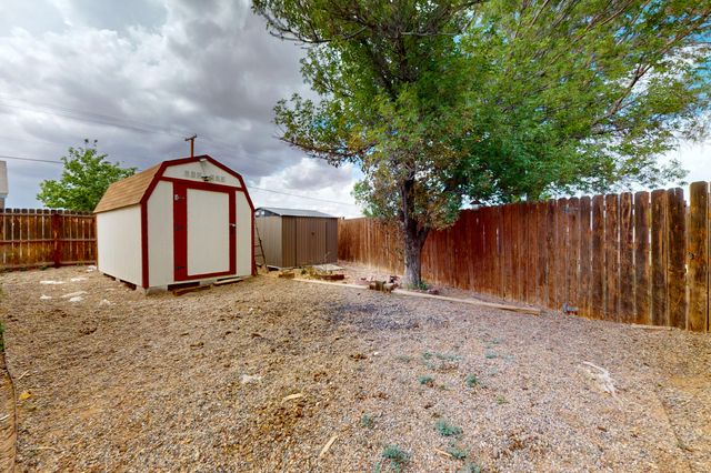 2040 Gomez Drive SW, Los Lunas, NM 87031