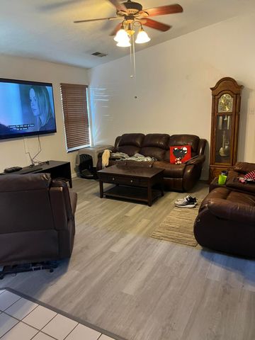 2040 Gomez Drive SW, Los Lunas, NM 87031