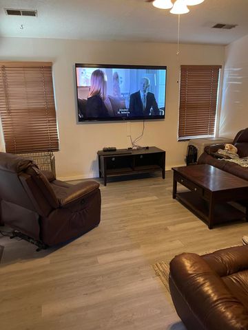 2040 Gomez Drive SW, Los Lunas, NM 87031