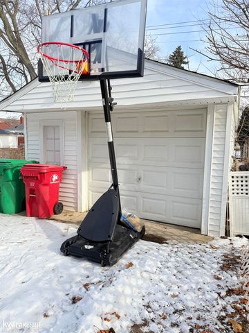 22118 Firwood Avenue, Eastpointe, MI 48021