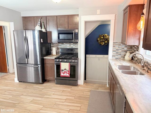 22118 Firwood Avenue, Eastpointe, MI 48021