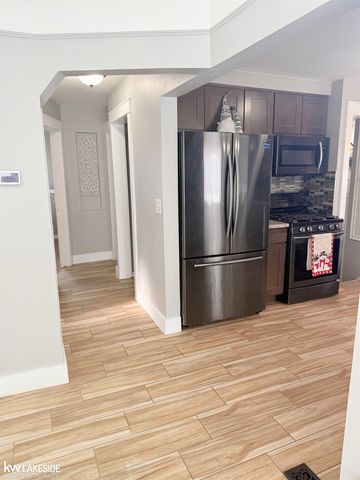 22118 Firwood Avenue, Eastpointe, MI 48021