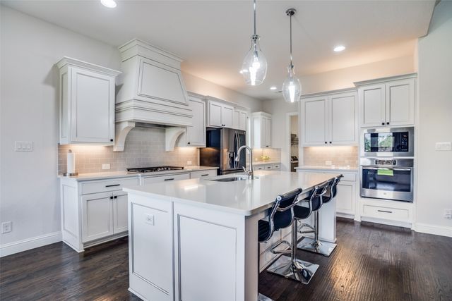 1011 Riviera Road, Roanoke, TX 76262