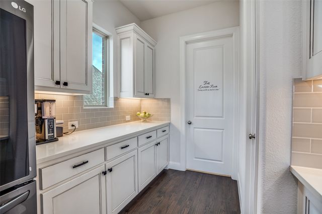 1011 Riviera Road, Roanoke, TX 76262