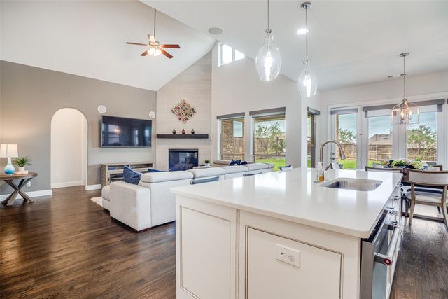 1011 Riviera Road, Roanoke, TX 76262