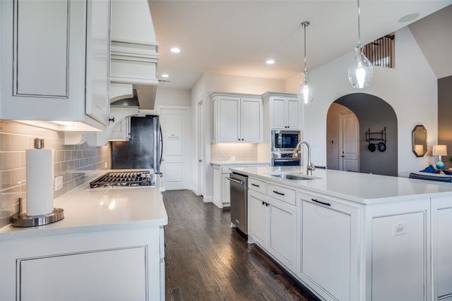 1011 Riviera Road, Roanoke, TX 76262