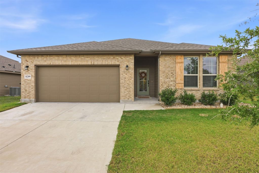 8209 Tomcat Trail, Godley, TX 76044 — exterior