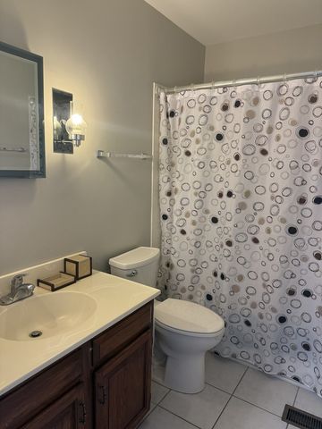 525 Lasalle Lane, Buffalo Grove, IL 60089