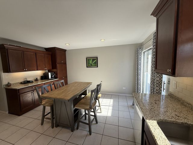 525 Lasalle Lane, Buffalo Grove, IL 60089