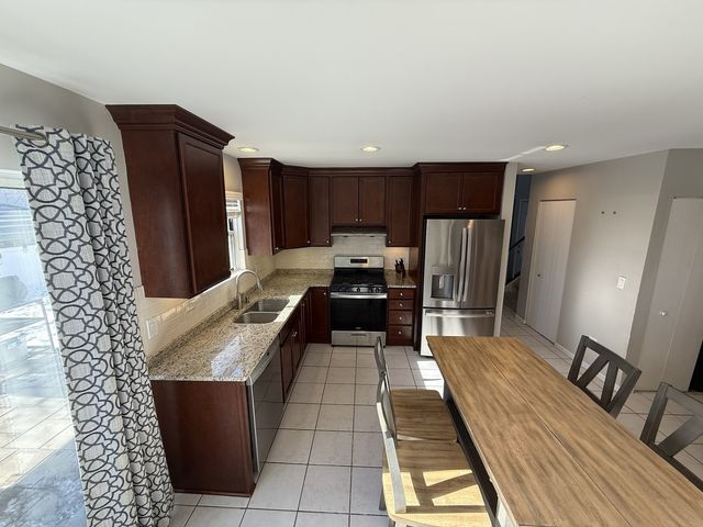 525 Lasalle Lane, Buffalo Grove, IL 60089