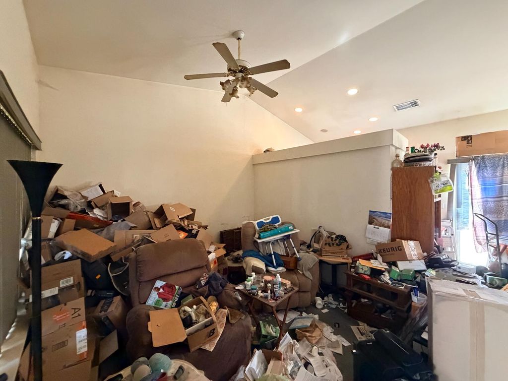 Image 2 of property listing at 5529 W Norwich Avenue, Fresno, CA 93722