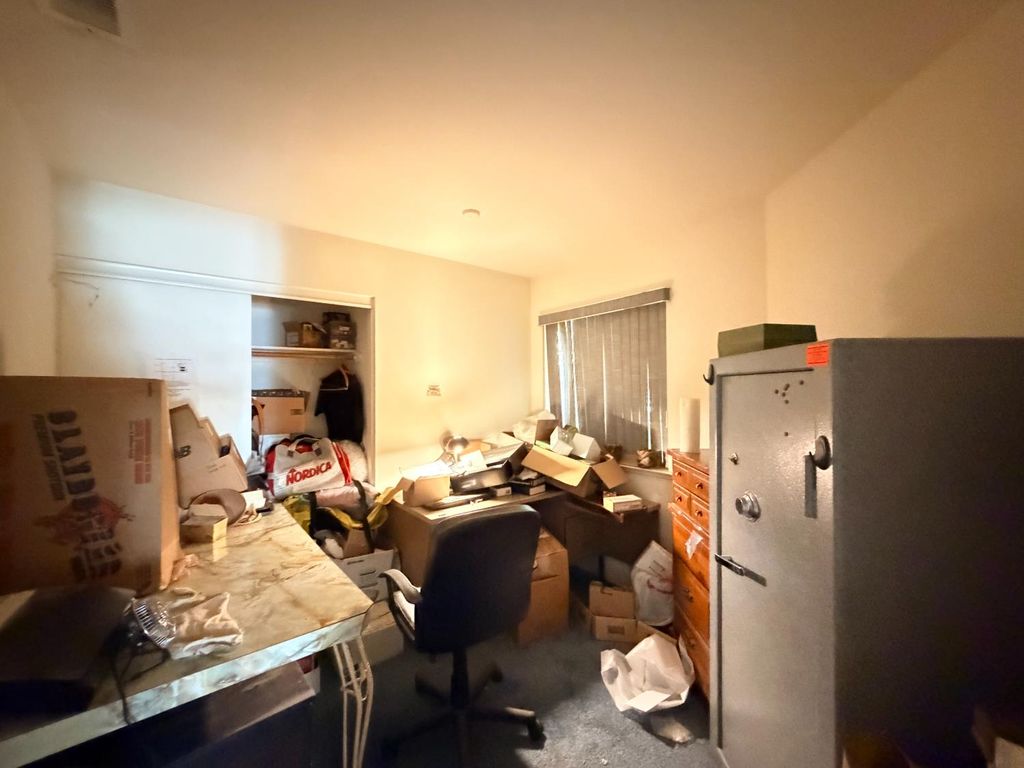 Image 3 of property listing at 5529 W Norwich Avenue, Fresno, CA 93722