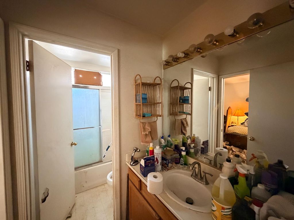 Image 7 of property listing at 5529 W Norwich Avenue, Fresno, CA 93722