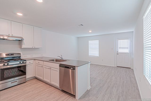 7627 PARISH PL, San Antonio, TX 78253