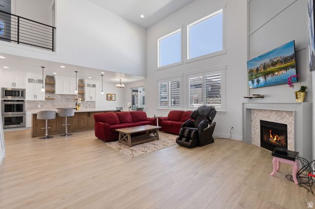 10938 S GLAMIS DUNE DR, South Jordan, UT 84009